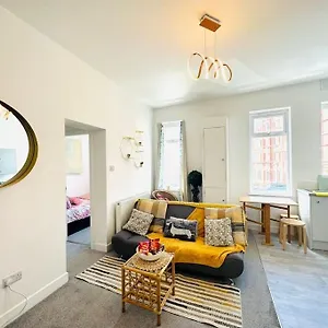 2 Bedroom With Seaside Views Apartment