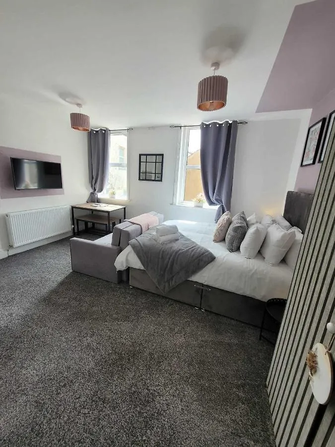 Blackpool Abode - Sunny Suite Apartment