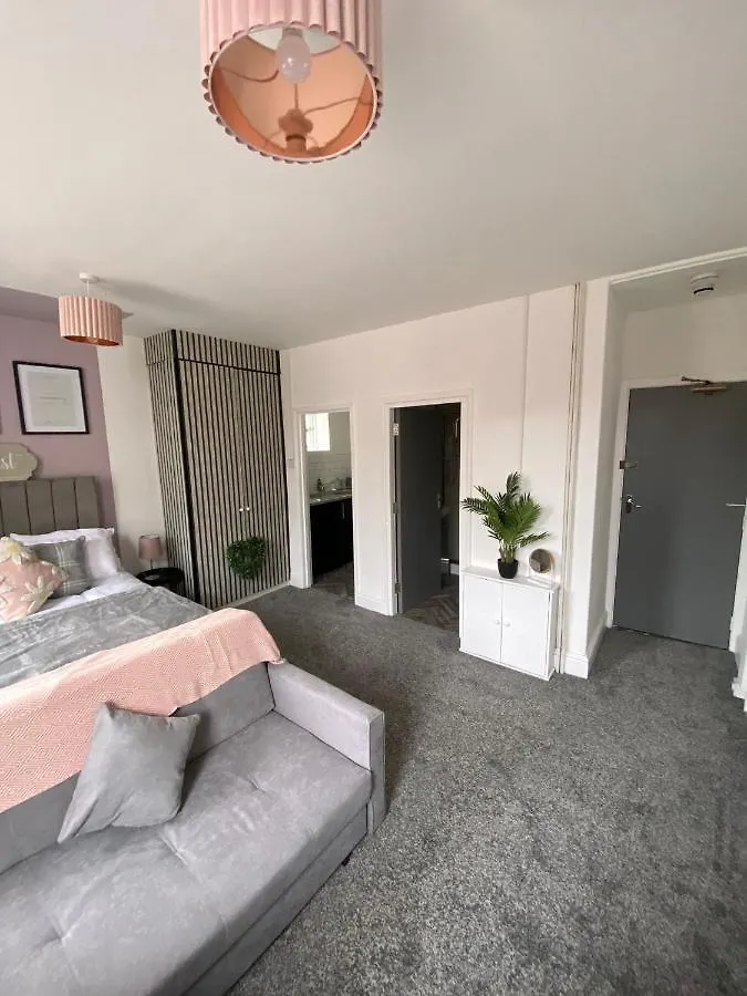 Blackpool Abode - Sunny Suite Apartment