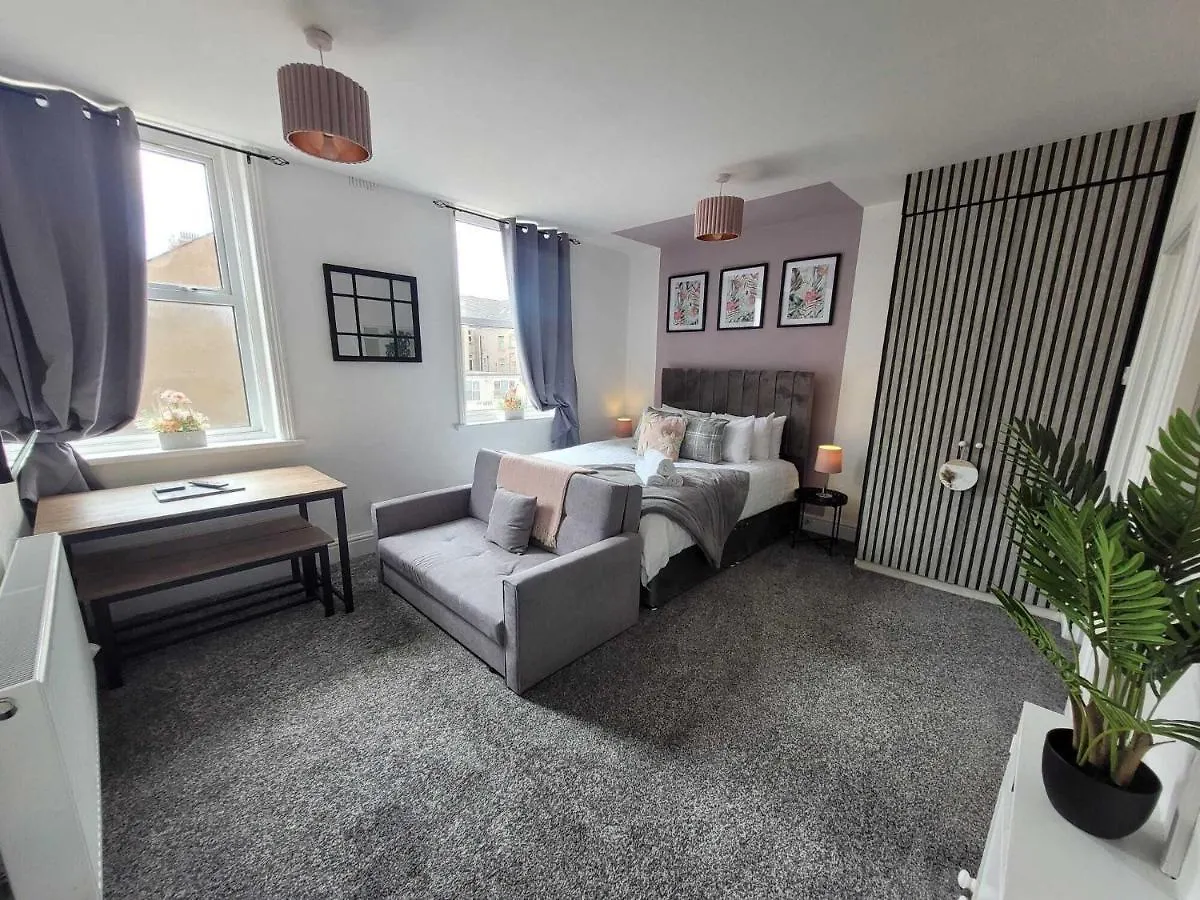 Blackpool Abode - Sunny Suite Apartment